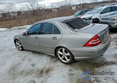 2000 Mercedes-Benz C 230K Sport Sedan z USA, uszkodzony, nr VIN WDBRF40J55F617371